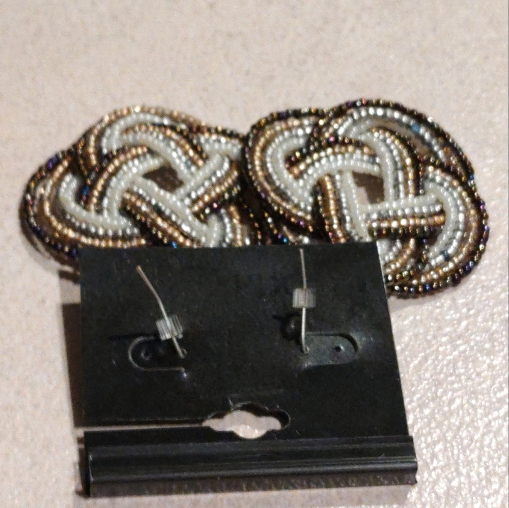 CLDC Stunning Elegant white silver gold black seed Beaded drop Earrings Celtic